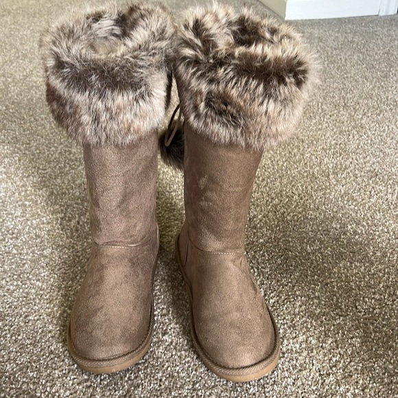 Casual Winter boots size 8 faux suede outer faux fur lining & lace up w Pom Pom - Picture 9 of 16